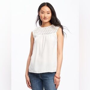 Old Navy NWT white crochet top rayon sleeveless size medium